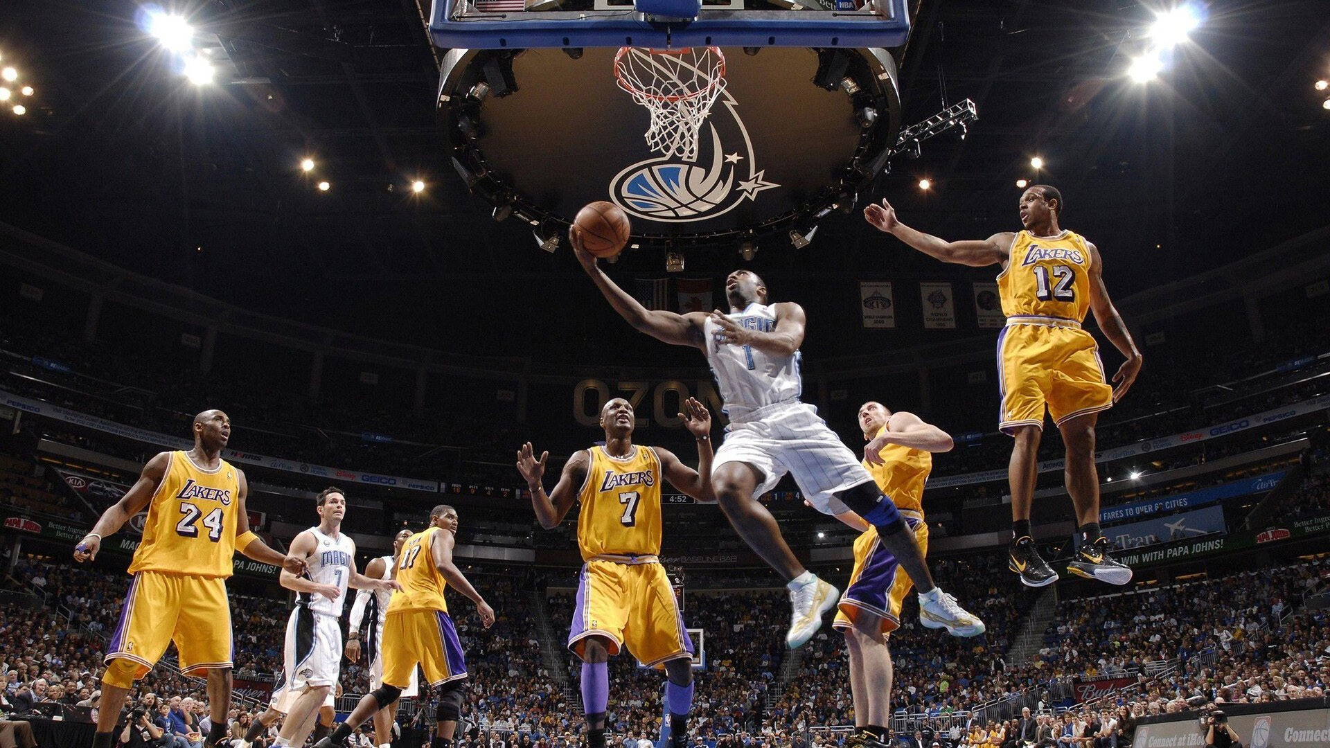 开云APP-_湖人全队火力全开，季后赛希望逐步明朗_，湖人这赛季的阵容
